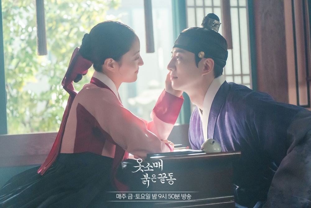 《衣袖紅鑲邊》獲得本屆的年度PD大賞