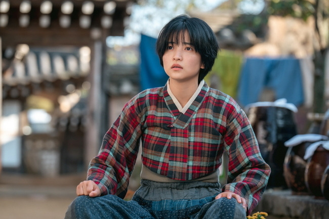 金泰梨在《正年》中飾演天才國劇少女「尹正年」