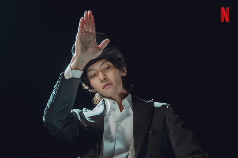 池昌旭飾演魔術師「李乙」