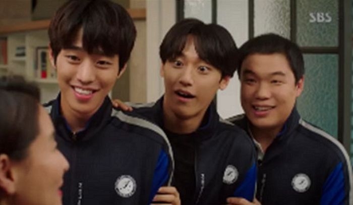安孝燮、李到晛、趙賢植曾在SBS電視劇《雖然30但仍17》中合作