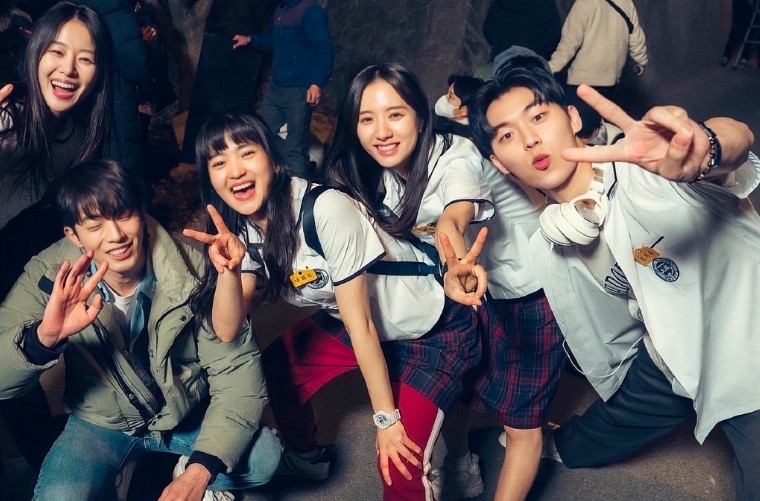 金泰梨被問到了與苞娜、崔顯旭、李珠明(李宙明)等「三人幫」的默契度