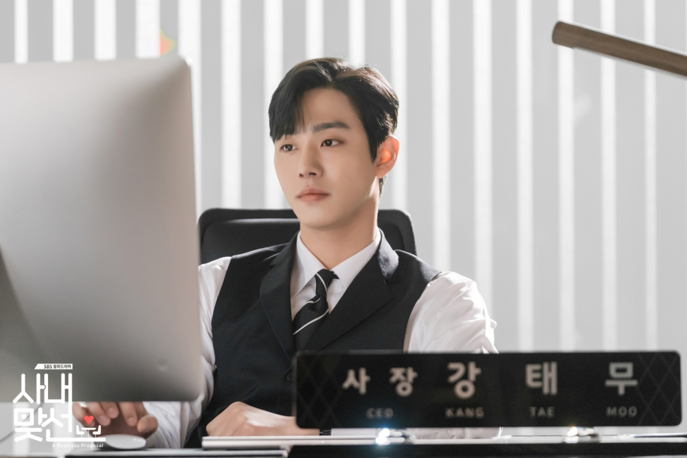 安孝燮憑藉《社內相親》甜寵霸總圈粉無數