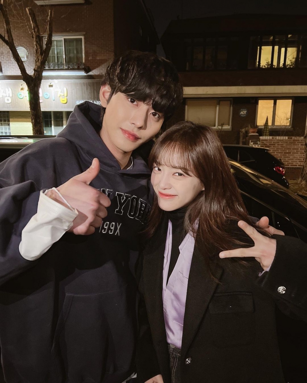 金世正與安孝燮曾承諾《社內相親》收視率超過10%要翻唱OST