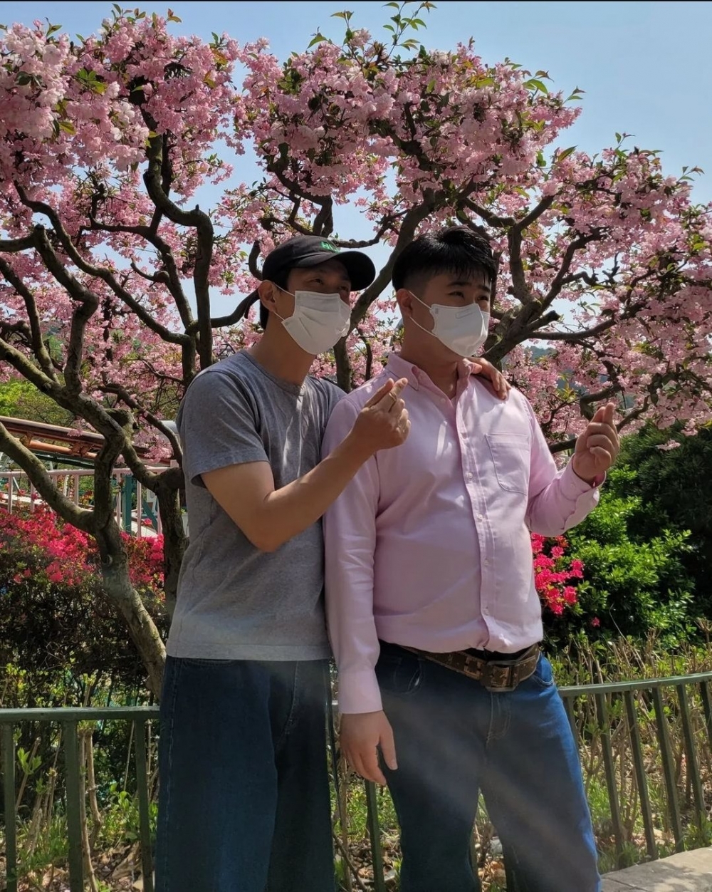 吳正世再次與粉絲一起去遊樂園玩