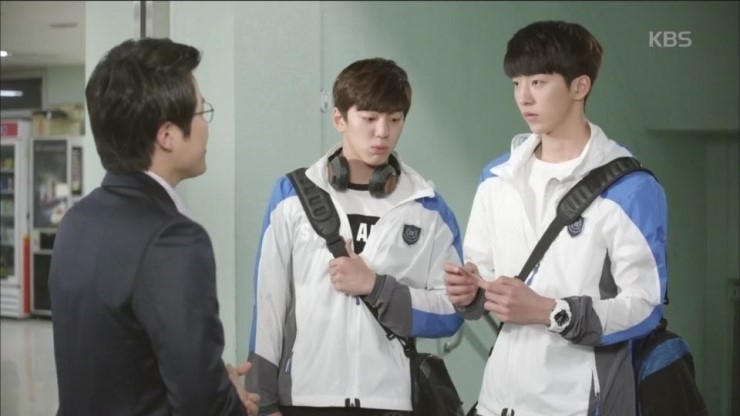 金旻奎在Who Are You-學校2015中飾演韓以安游泳隊朋友