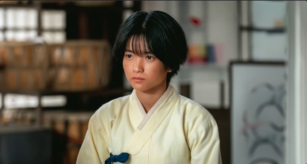 金泰梨在劇中的造型超樸素