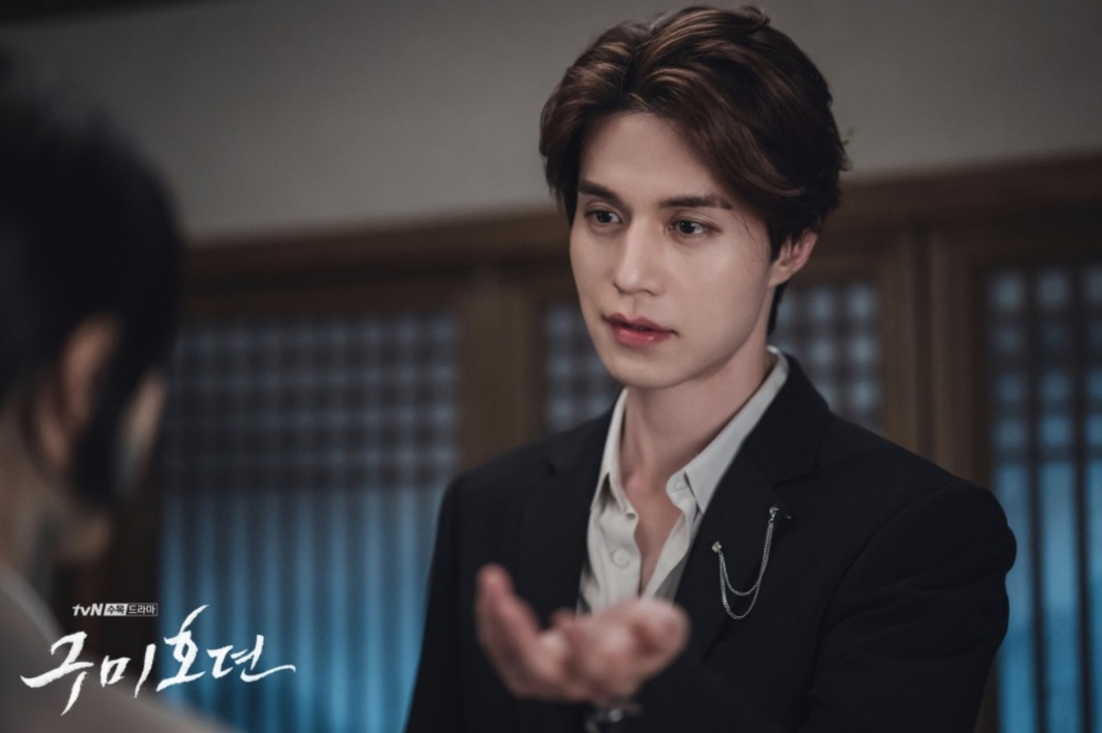 李棟旭飾演九尾狐「李硯」