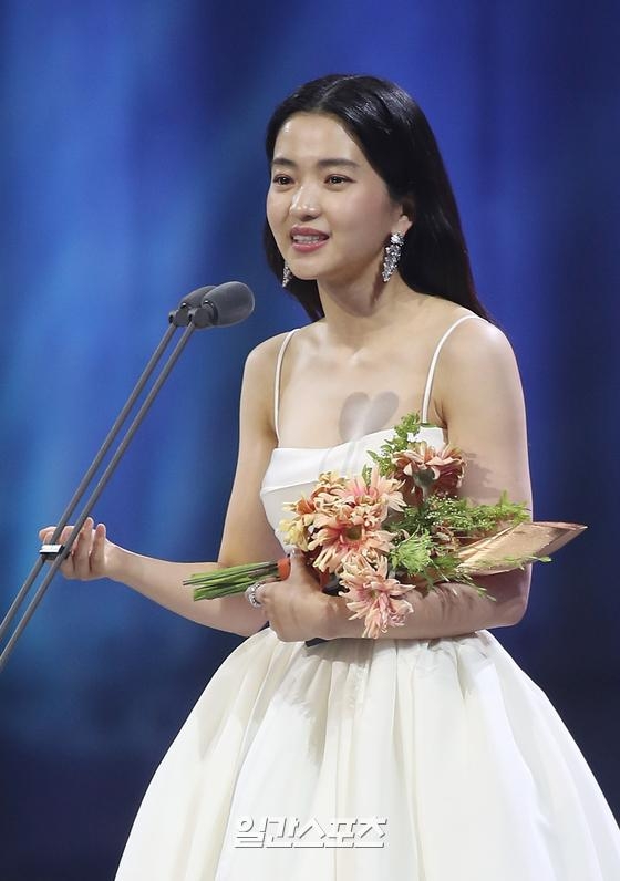 女子最優秀演技獎:金泰梨 《二十五,二十一》