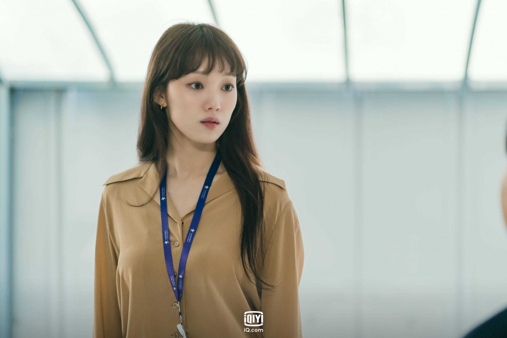 李聖經飾演經紀公關組長「吳寒星」