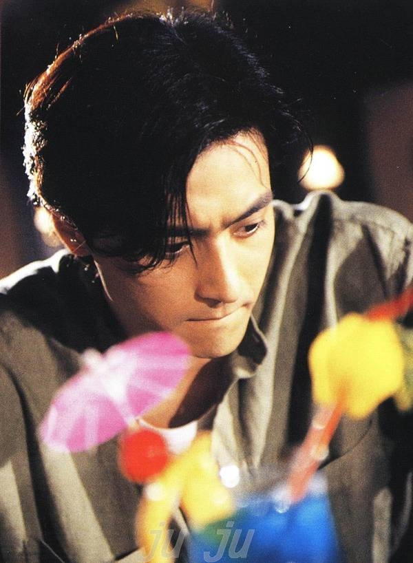 張東健年輕時期