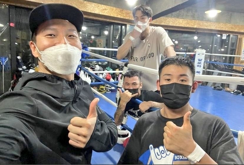 金鍾國在IG限時動態上傳了與南柱赫的合照