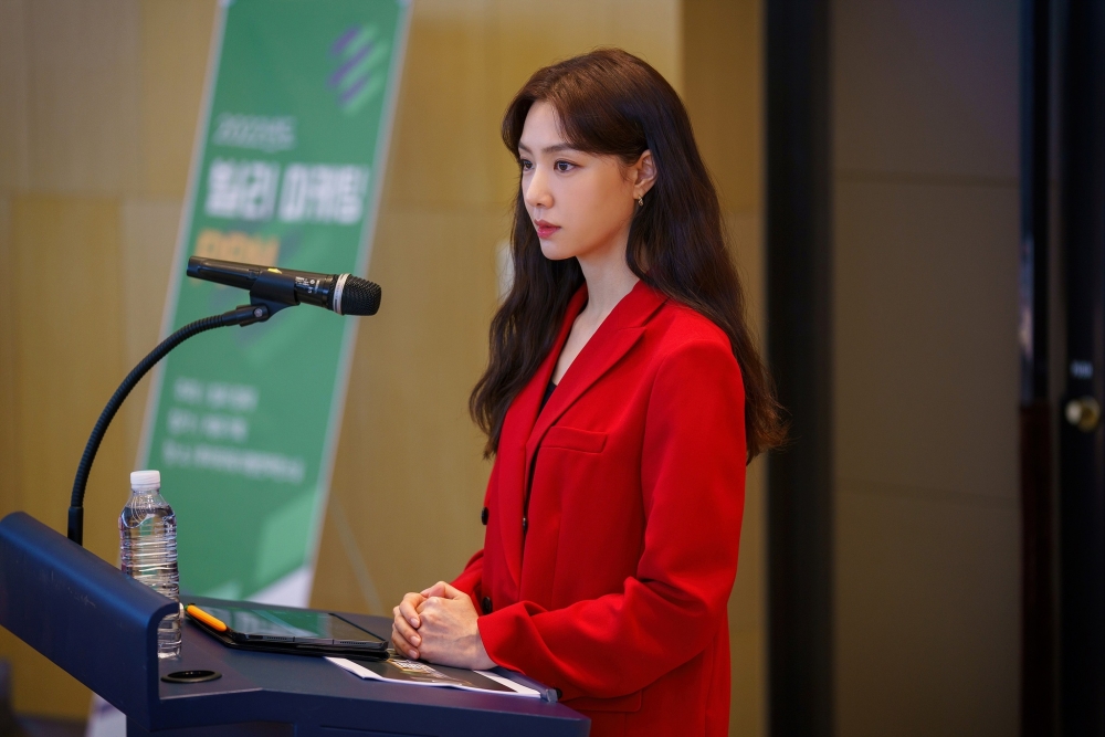 徐智慧飾演擁有「第六感」能力的洪藝述