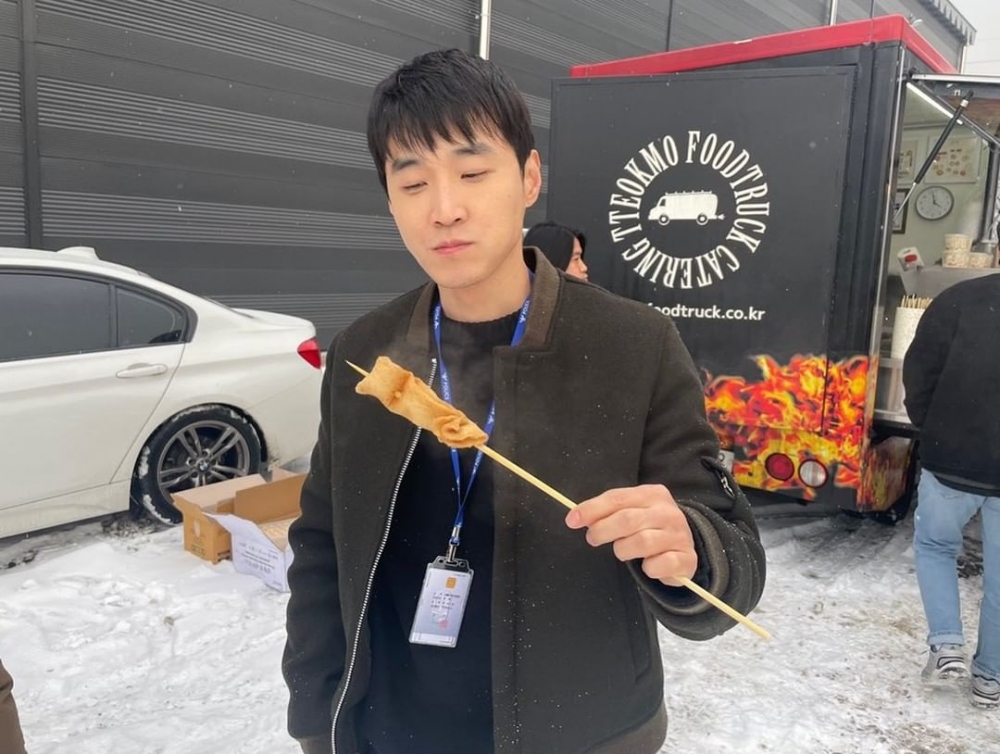 丁海寅在張仁燮拍攝《只一人》時送上應援餐車