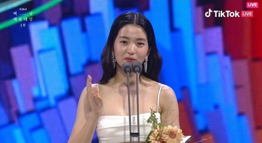 金泰梨獲得女子人氣獎