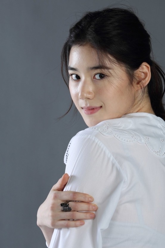 鄭恩彩於《安娜》中飾演「賢珠」一角