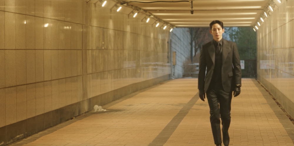 網友表示：「請問是請李洙赫來走伸展台的嗎！」