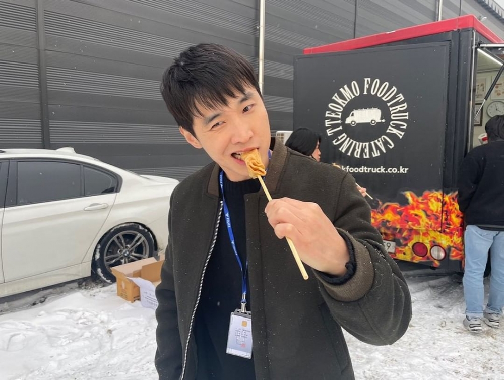 丁海寅在張仁燮拍攝《只一人》時送上應援餐車