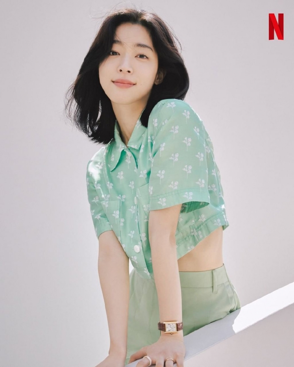 崔成恩飾演女高中生「尹雅伊」