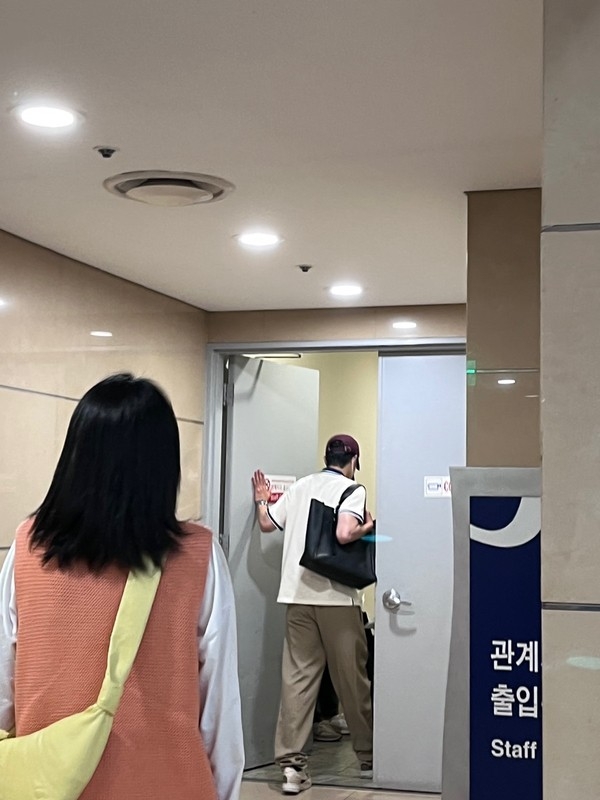 網友偶遇崔宇植和金多美來看金聖喆演出