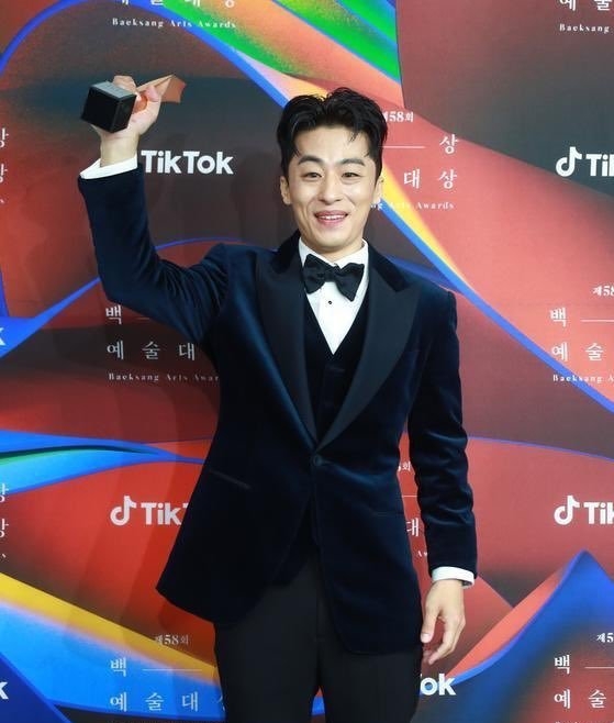 具教煥獲得《第58屆百想》男子新人獎