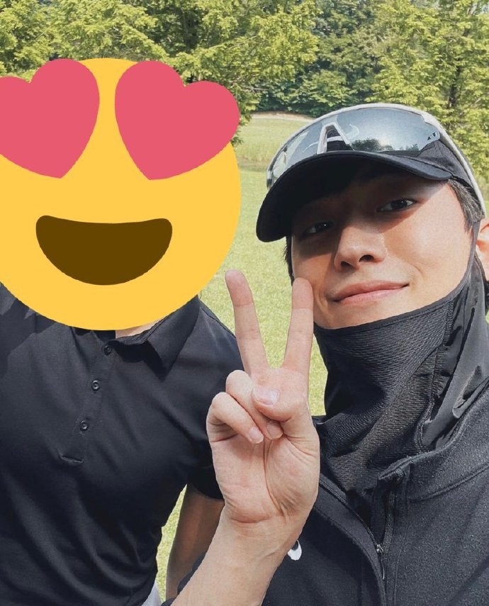 南柱赫被目擊和之前拍攝《河伯》的朴奎善演員一起打高爾夫