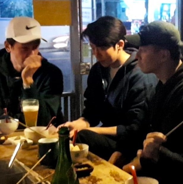 南柱赫與趙寅成、林周煥聚餐被粉絲目擊 (這張是以前的照片)