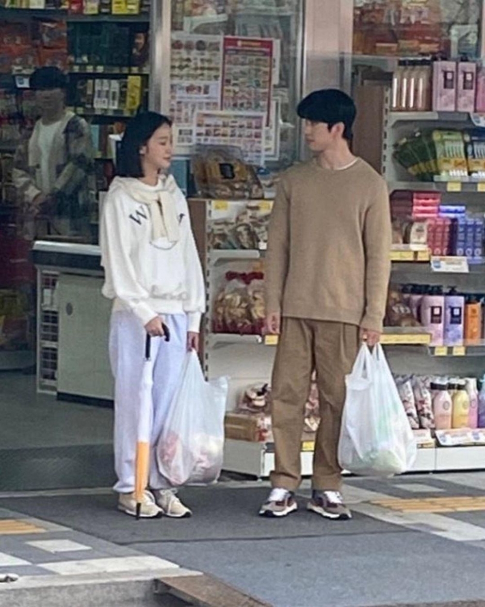 《柔美的細胞小將2》路透照，金高銀、朴珍榮穿著居家購物