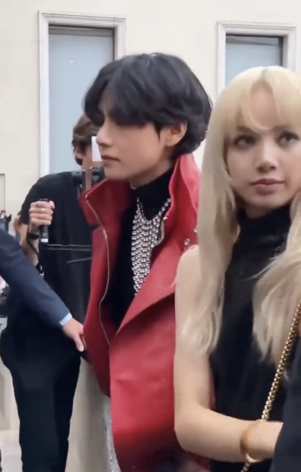 Lisa確認朴寶劍有一起入鏡