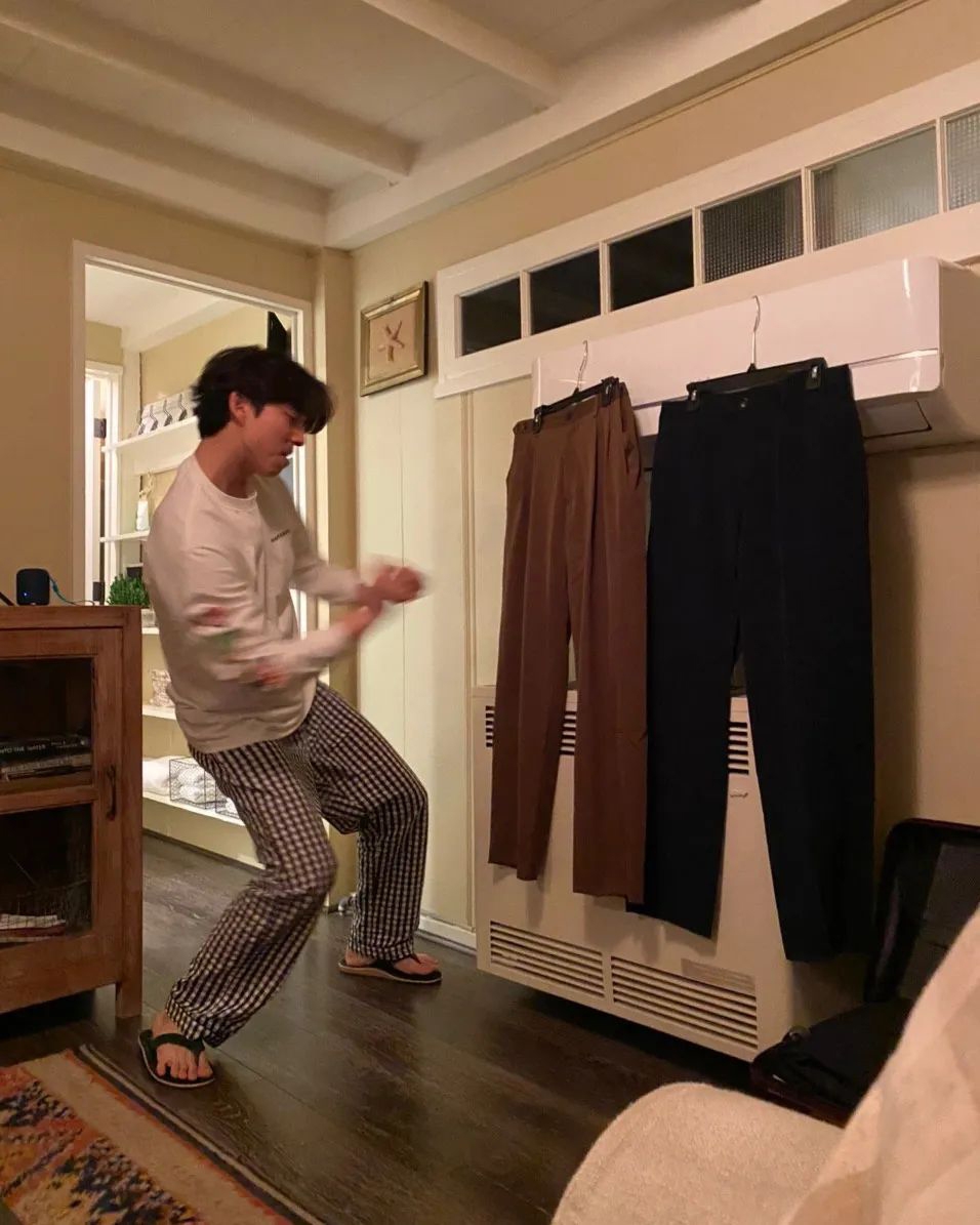 孔劉上傳一系列搞怪照