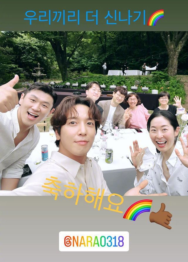 《大發不動產》劇組在婚禮現場合體