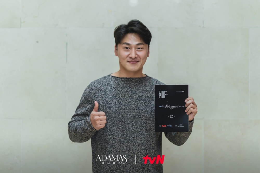 《Adamas》吳代煥 劇本研讀照