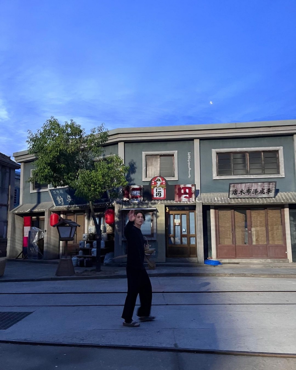 李棟旭曬出拍攝現場的照片