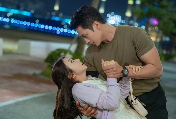 李主儐與安普賢的身高差與體型差引發熱議