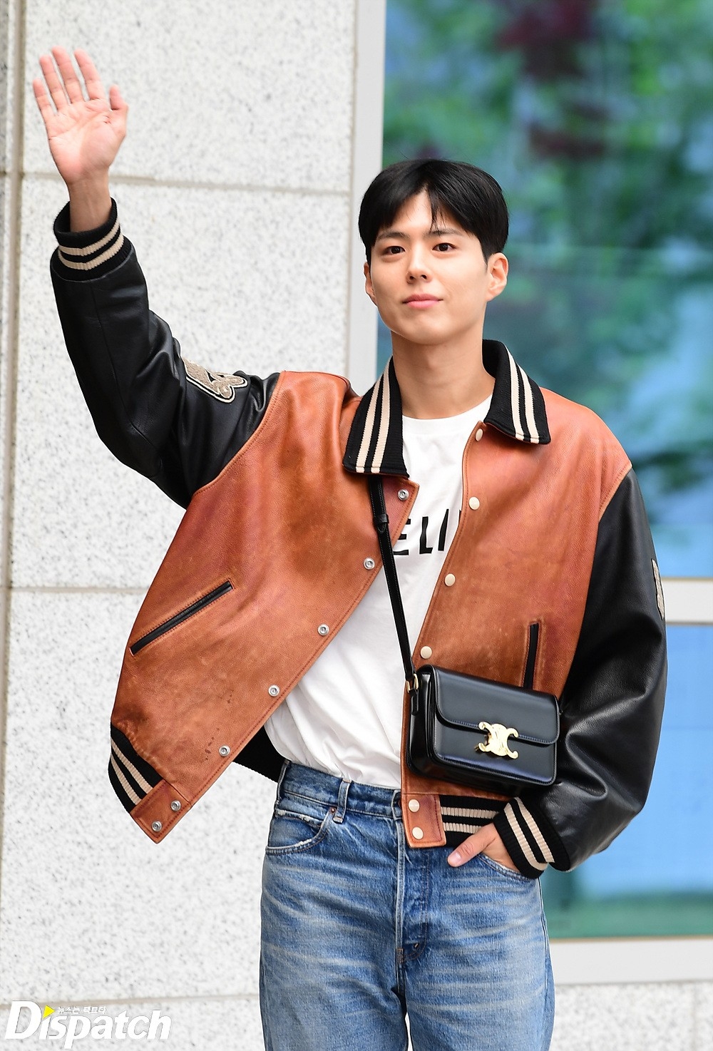 朴寶劍前往巴黎出席CELINE 2023春夏男裝大秀