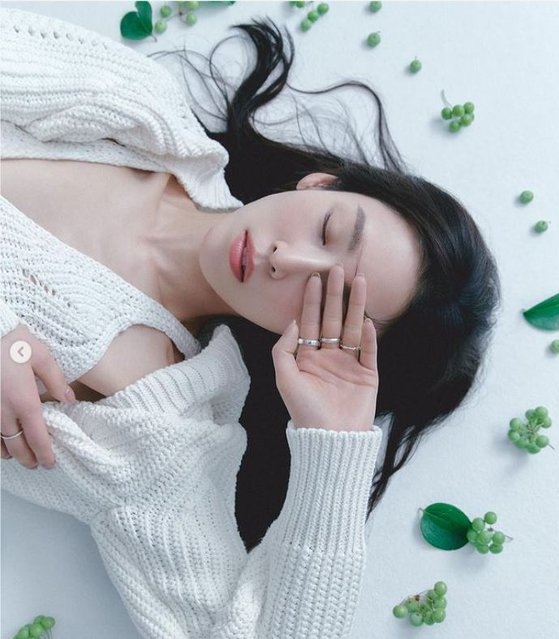 徐玄振《BAZAAR》時尚畫報公開