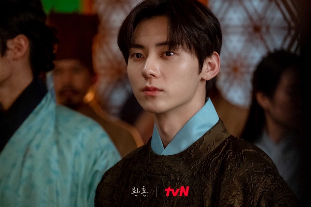 黃旼炫飾演天才貴公子「徐律」