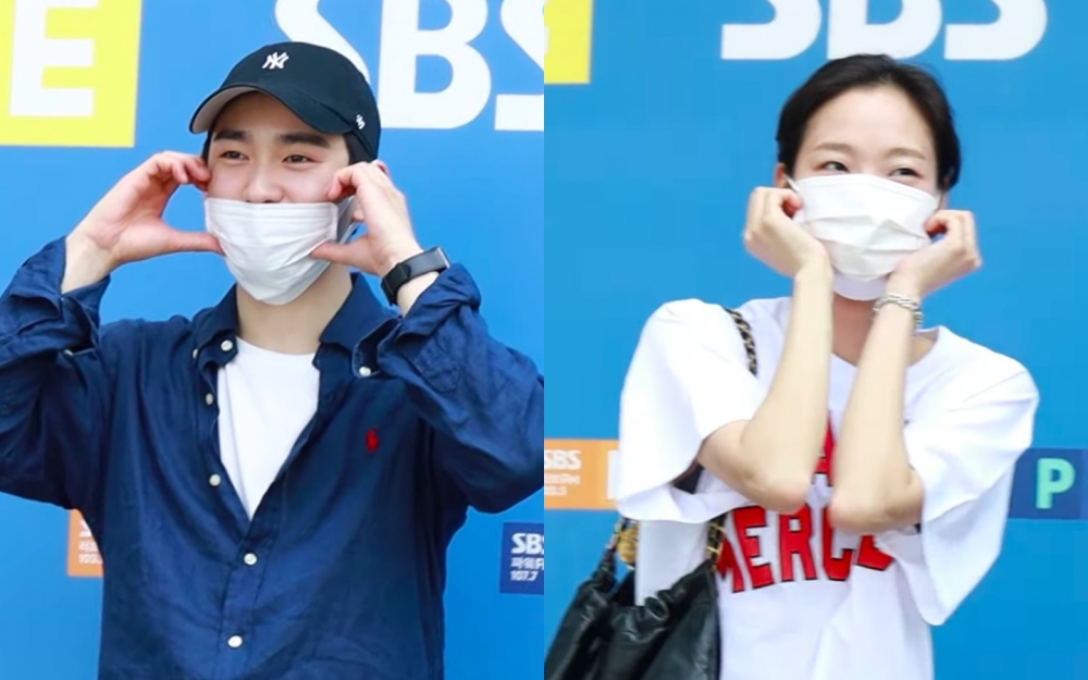 金高銀、朴珍榮上班路比出「臉頰愛心」