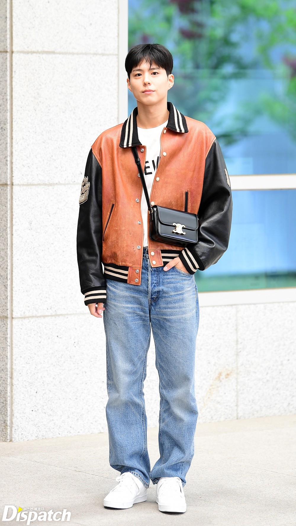 朴寶劍前往巴黎出席CELINE 2023春夏男裝大秀