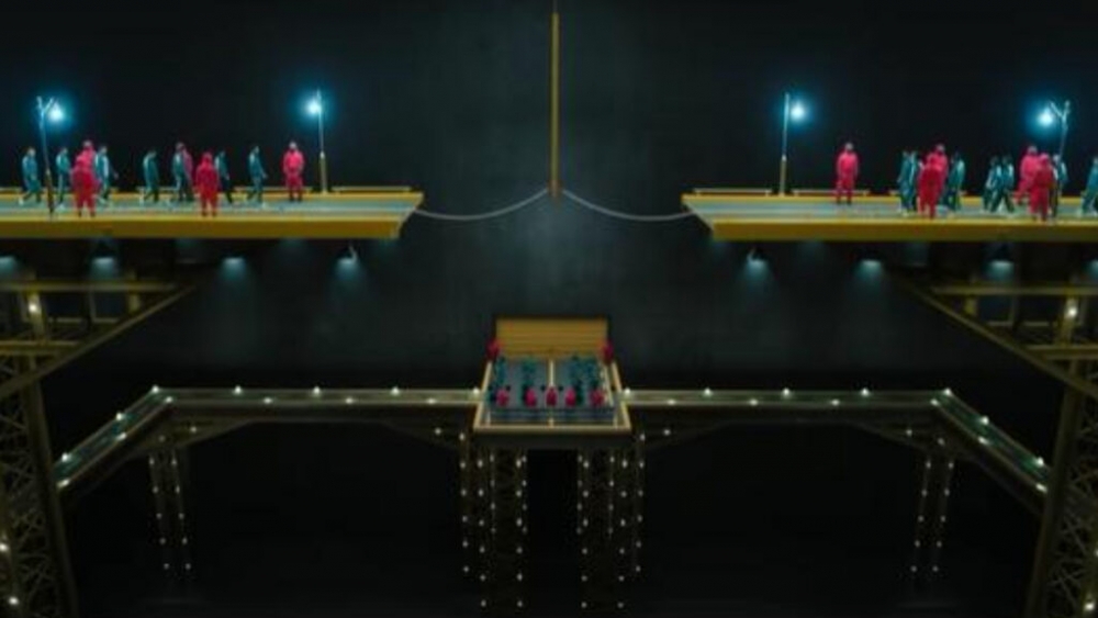 《魷魚遊戲》關卡：拔河