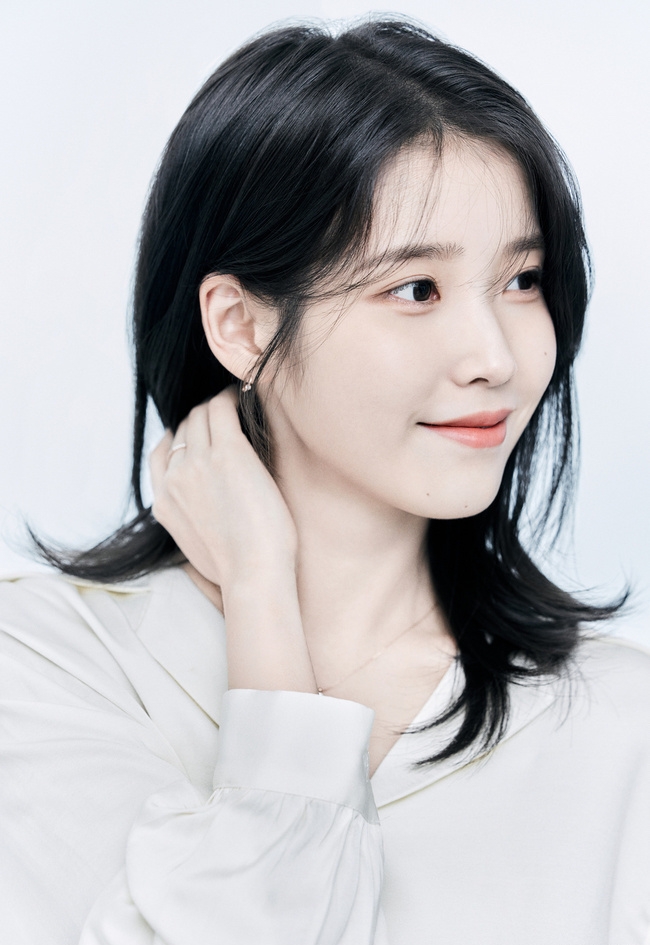 IU《Broker》訪談畫報公開