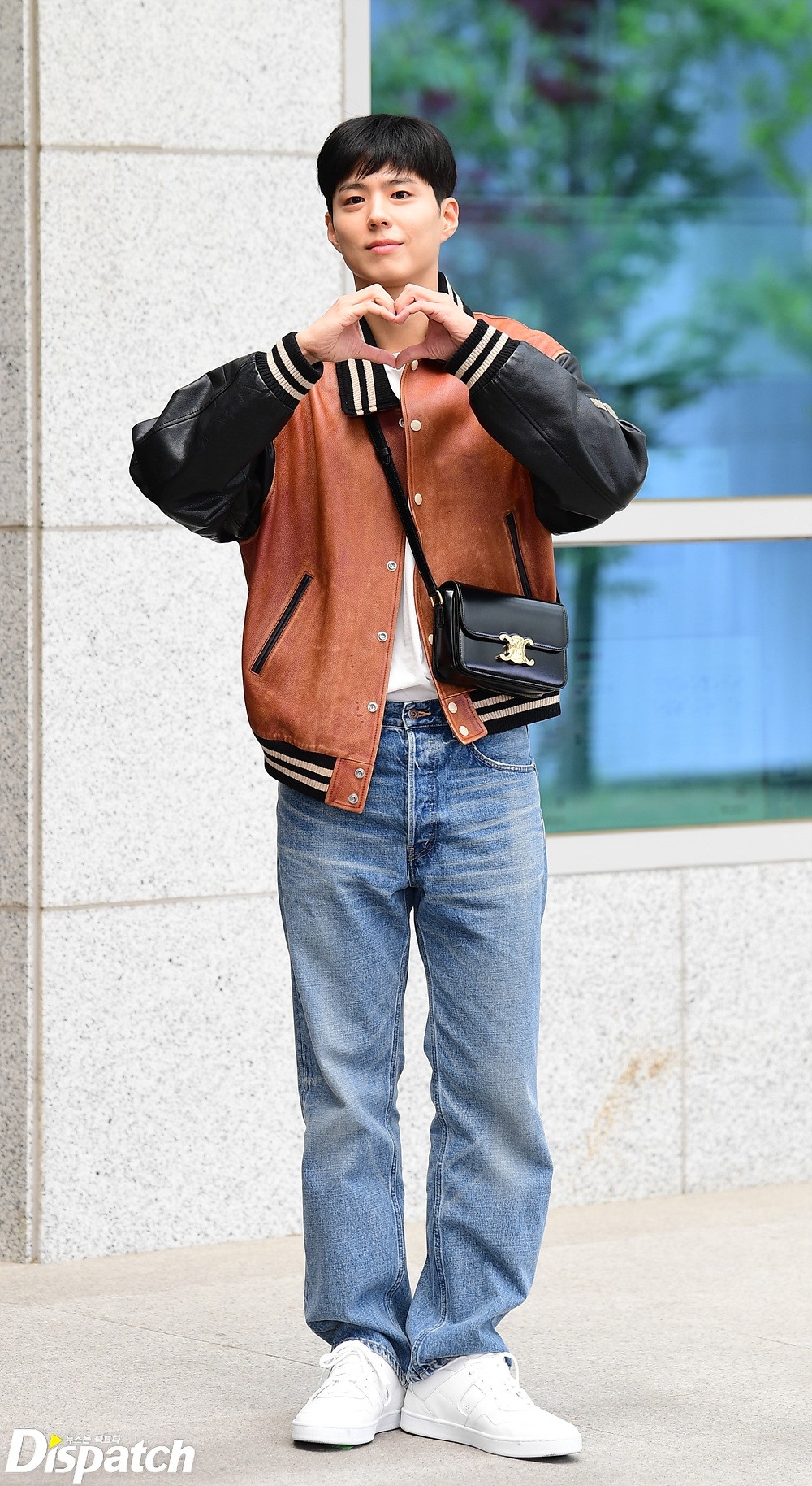 朴寶劍前往巴黎出席CELINE 2023春夏男裝大秀