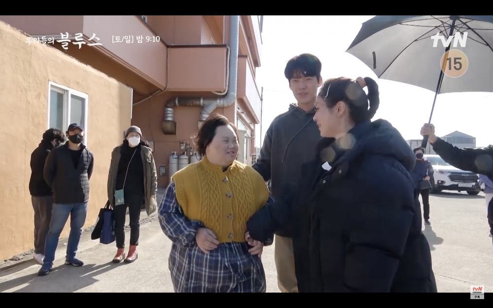 拍攝期間韓志旼常常在鄭恩惠身邊照顧她