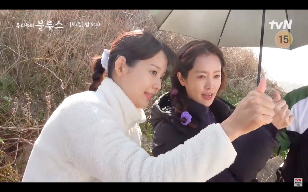 韓志旼向李紹星學習手語