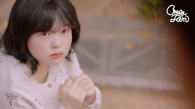 21歲的金允熙飾演小學生的同驗讓網友驚嘆