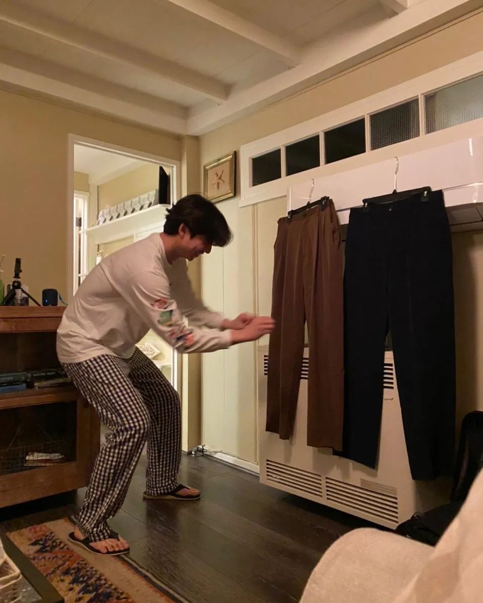 孔劉上傳一系列搞怪照