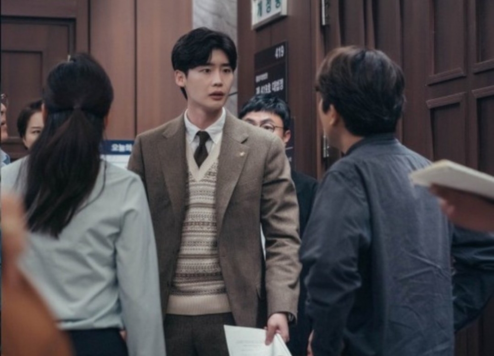 《黑話律師》李鍾碩劇照曝光