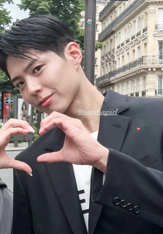 粉絲街頭偶遇朴寶劍