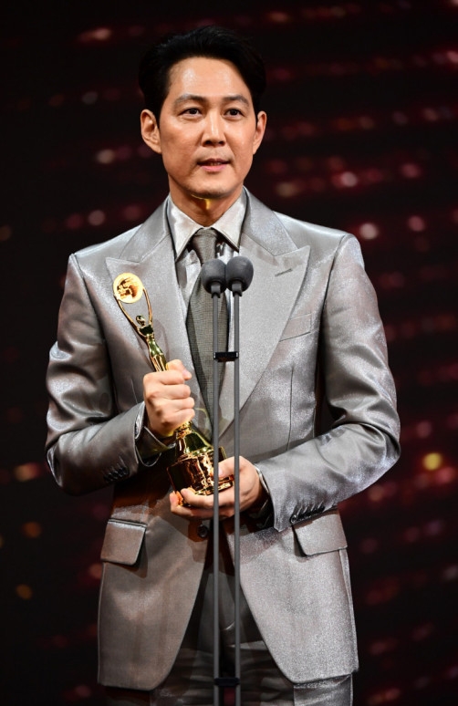 男子最優秀賞：李政宰《魷魚遊戲》