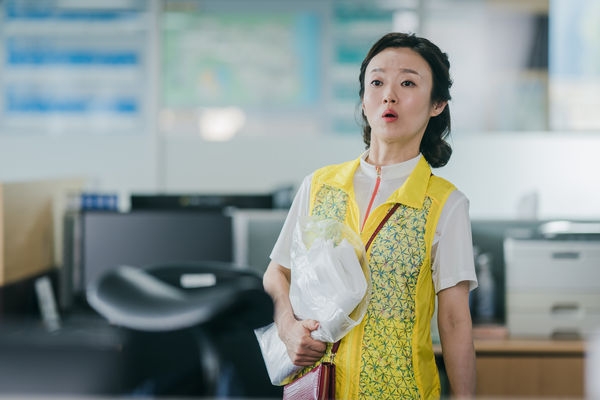 李鳳輦以劇場演員出道