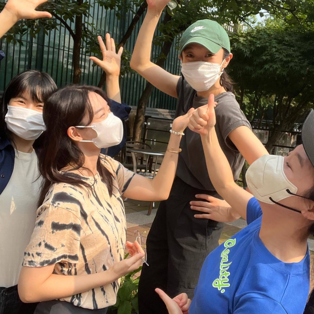 申敏兒與孔敏貞、車清華一起去看李鳳輦的音樂劇